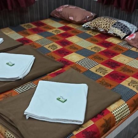 Sai Raghunandan Guest House شيردي المظهر الخارجي الصورة