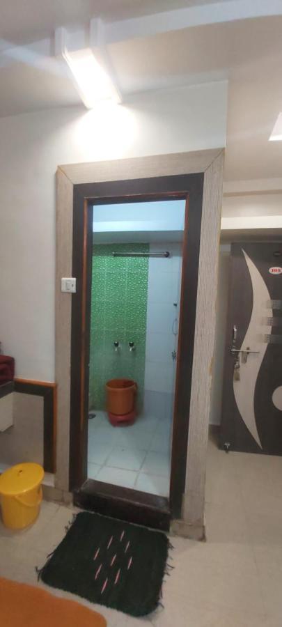 Sai Raghunandan Guest House شيردي المظهر الخارجي الصورة